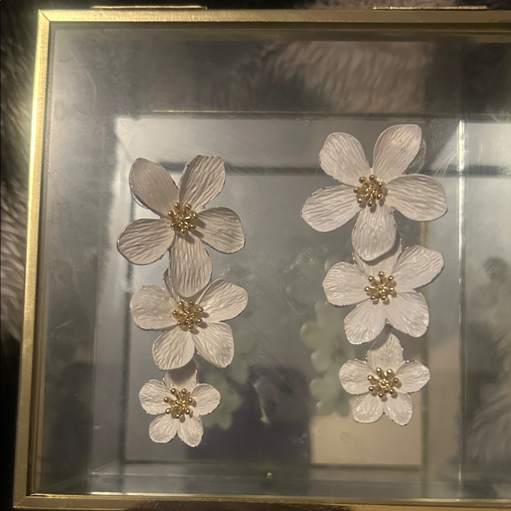 Elegant White Floral Earrings